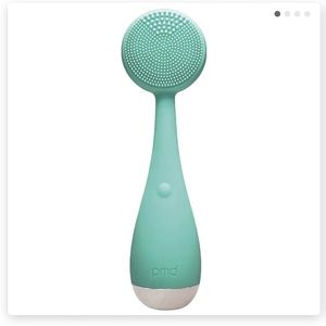 PMD Clean facial cleansing device